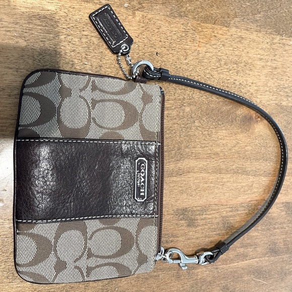 Coach zippy - Picture 1 of 3